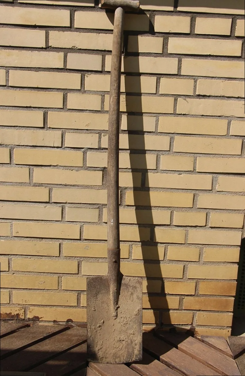 shovel, spade, brown, beige, wall, stone wall, nature, work, dirty, sand, sandy, earth, wood, tool, garden, dig, stone, 